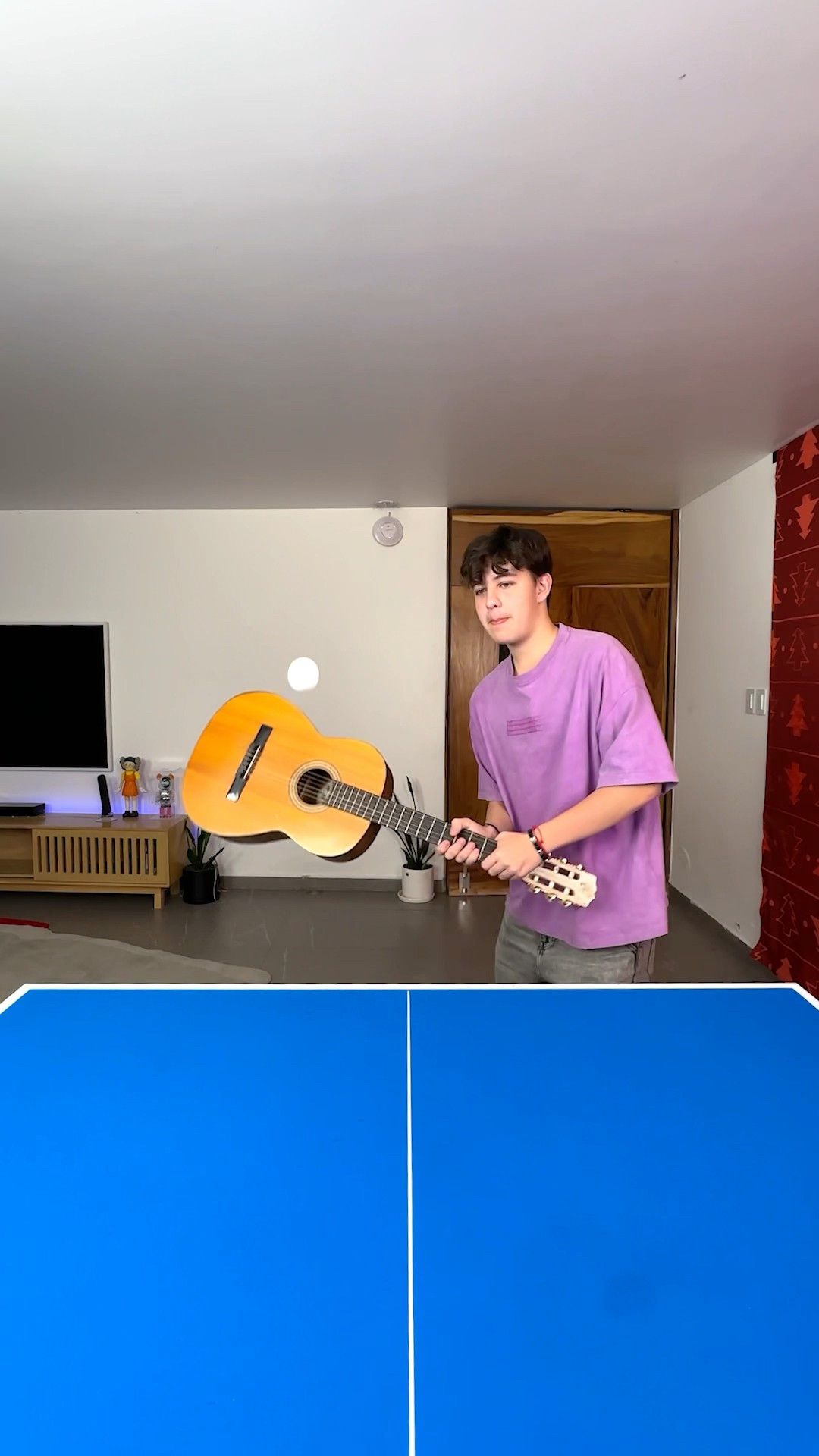Table Tennis with random objects ?