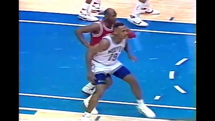 Tony Campbell (26pts) vs. Bulls (1990)