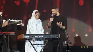تامر حسني يغني اغنيه  بحبك بعزف الموهبه السعوديه ميان اكرم في جدة (سوبر دوم )