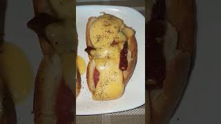 самое быстрое и вкусное блюдо  горячие  бутерброды в мироволновке как пицца с колбасой