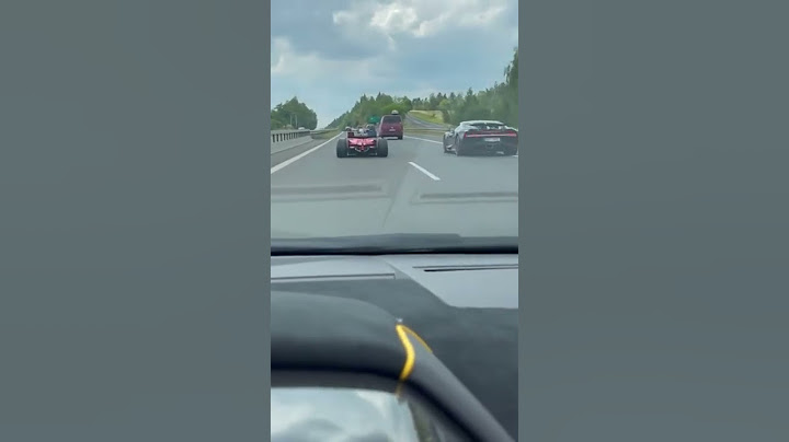 F1 car driving on the Autobahn 🏎