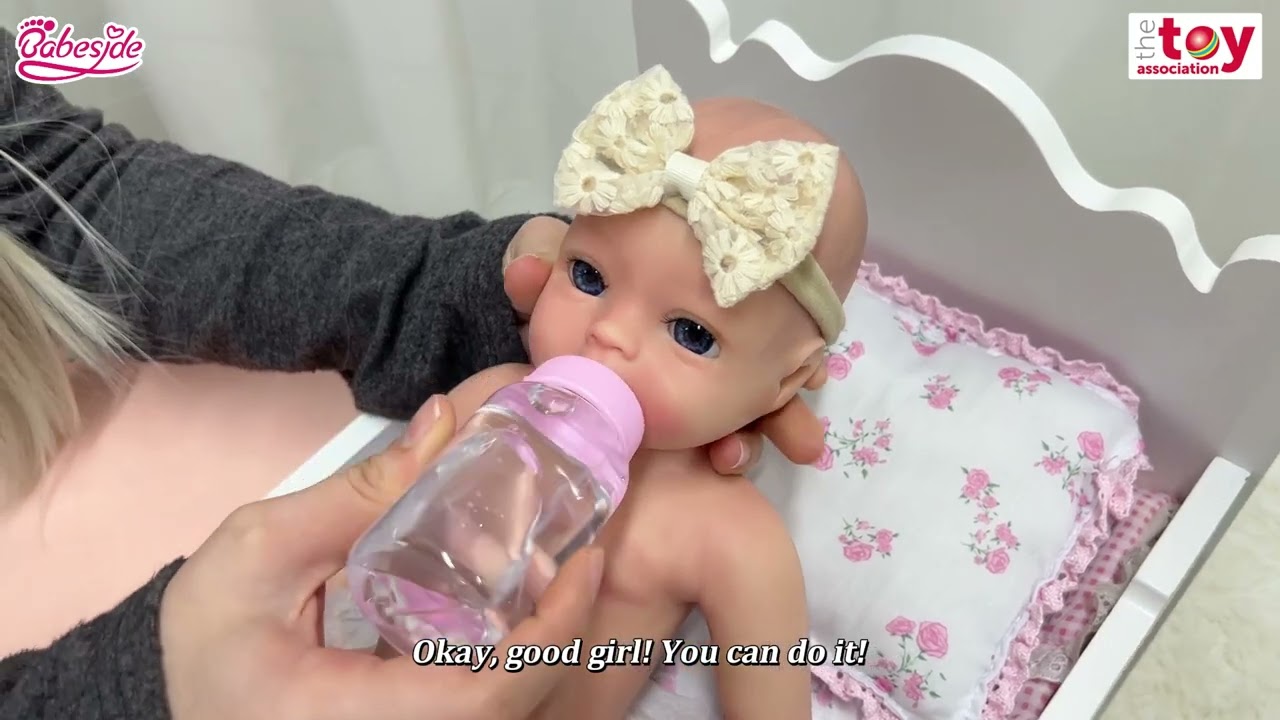 Малыши-бебиситтеры, которые умеют пить и писать!