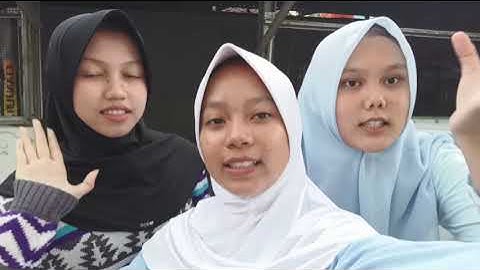 tugas informatika kelas IX-E membuat vlog me-review seblak《vini,suci,moza》