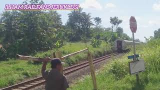 Kereta Api Pasundan Menikung di trek Sebelah Barat Jembatan KA Jeruklegi Daop 5 Purwokerto