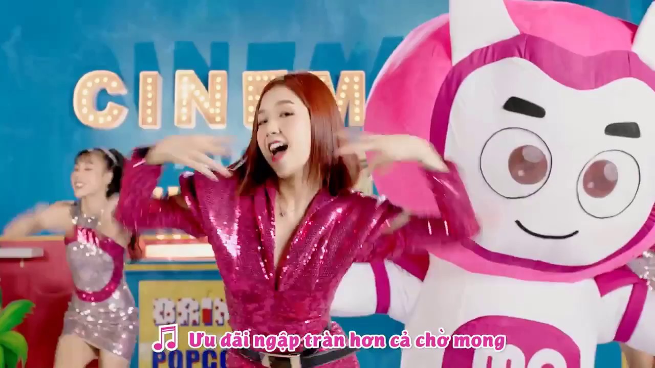 Mascot hơi linh vật Momo do BINGO sản xuất trong TVC Momo - YouTube