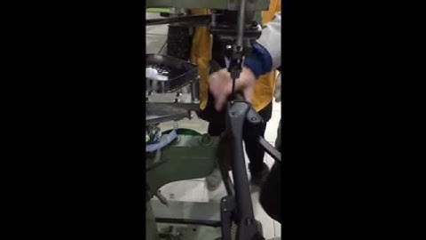 Fully automatic riveting machine with rivet&washers feeding system