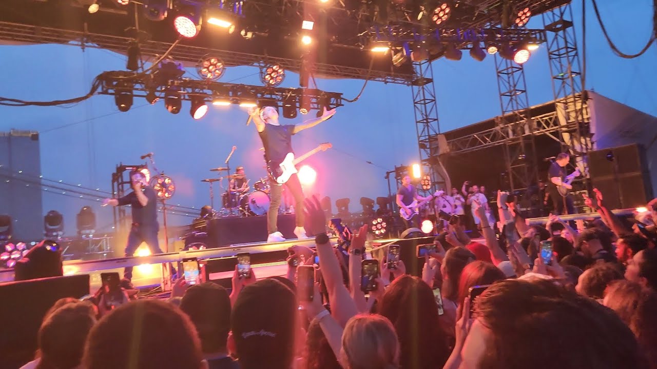 Yellowcard Breathing Live NYC The rooftop pier 17 07/08/2023 YouTube