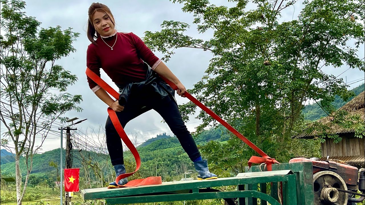 Female mechanic: Selling engines to traders and transporting them over mountain passes.