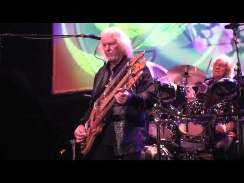 yes---chris-squire-live!!---14-string-bass-guitar...3-necks!