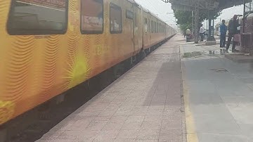 Irctc Tejas Exp (82501)#Train runs from Lucknow to New Delhi# Skip Khurja railway station full speed