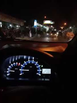 Story' buat WA IG nyetir mobil di waktu malam hari