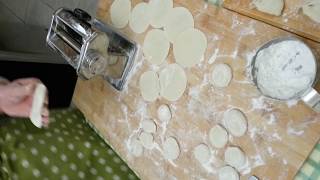 How to Make Chinese Dumpling Skins--Using Pasta Machine