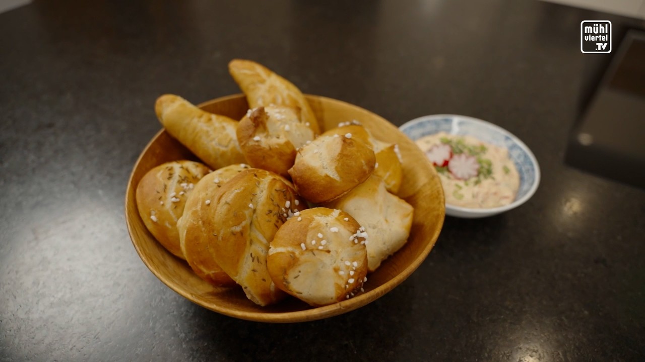 Kochen mit Elfriede: „Laugengebäck mit Räucherlachs-Aufstrich“