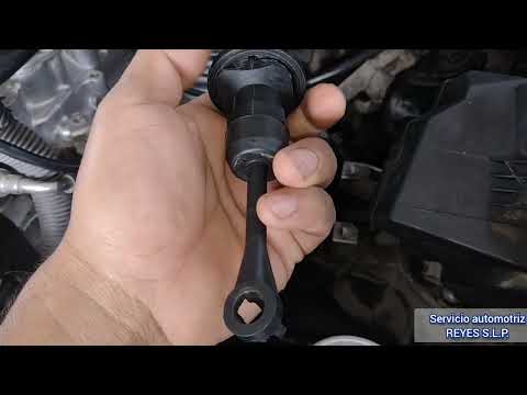 How to bleed the clutch pump on a Nissan Versa Sentra! Keys to avoiding trouble