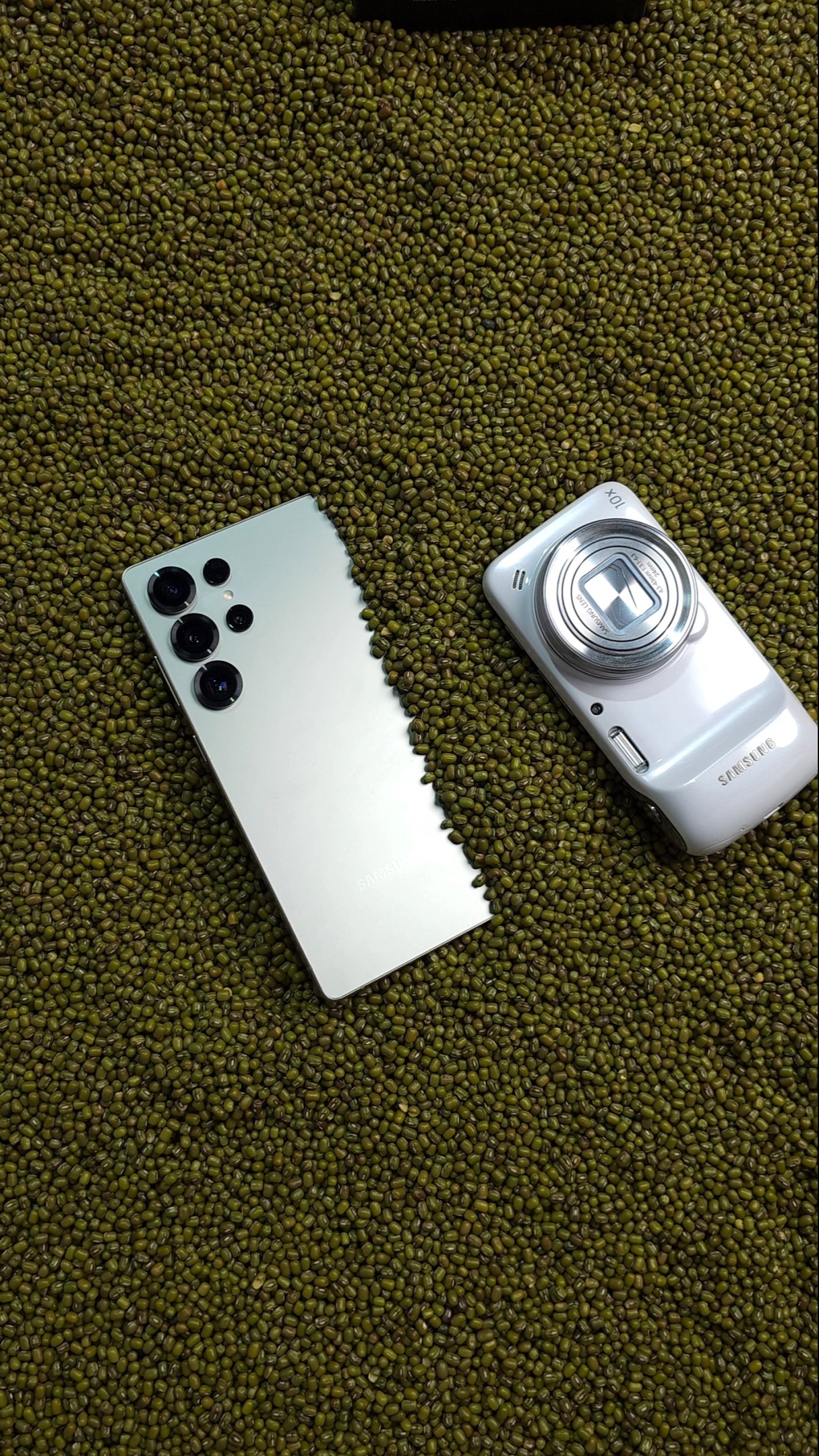 Samsung galaxy S25ultra V's samsung S4Zoom phone ? display quality testing