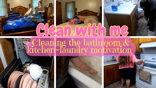 🌸New Video 🌸 Clean with me ~cleaning the bathroom & the kitchen~laundry motivation