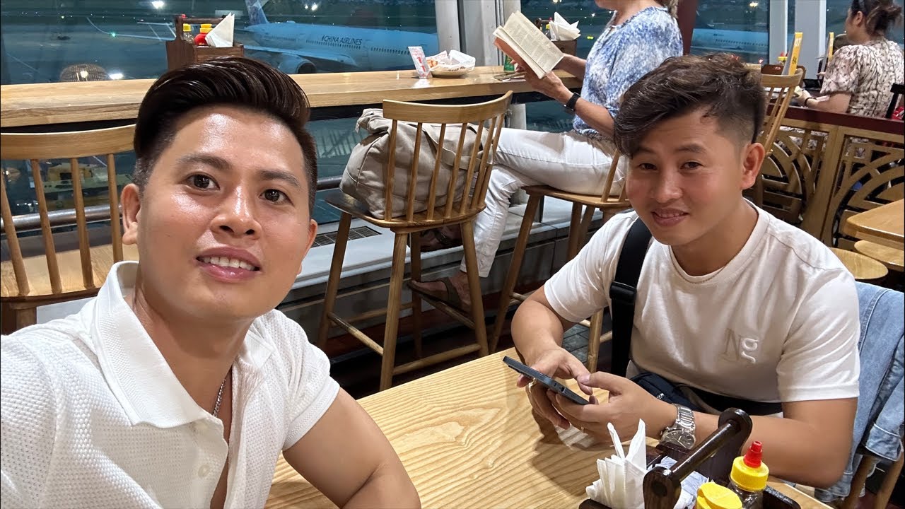 Anh em Thành Viên Vũ Điệp chờ bay qua Úc