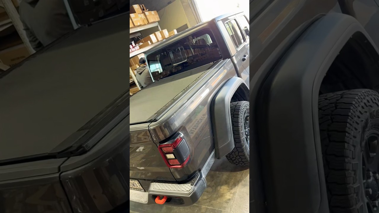 Jeep Gladiator Hard Roll Up Truck Bed Cover: BAK Revolver X4s