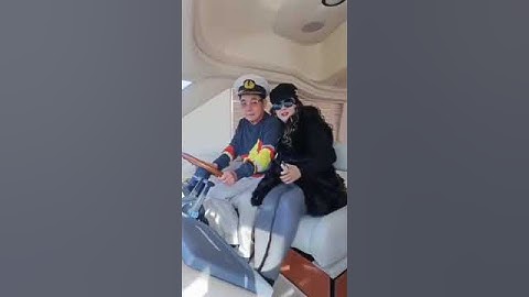 Ông Huỳnh Uy Dũng cùng bà Nguyễn Phương Hằng trên du thuyền _ CEO Đại Nam.