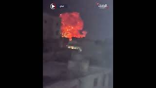 لحظة انفجار مستودع ذخيرة في مخيم برج الشمالي بمدينة صور اللبنانية