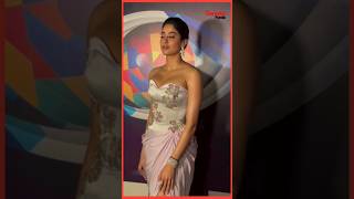 Janhvi Kapoor Look Stunning In Strapless Gown