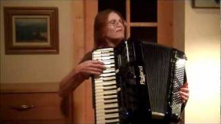 LES NEGRESSES VERTES - LA VALSE - played by accordiona