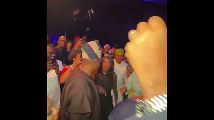 Flavour performing for the Adeleke's 🔥🫂✌️