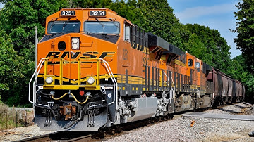 Brand New BNSF ES44C4 3251 Leading A Grain Train! 6/18/20
