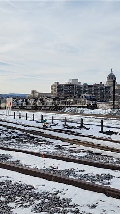 Download lagu NS Norfolk Southern stack train 20H with an AC, 2 Dash 9s and an N&W heritage unit Altoona. Pa 1216