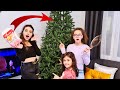 ON DÉCORE NOTRE SAPIN DE NOËL AVEC DE LA FARINE !!