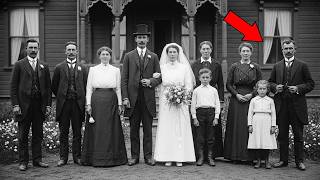 A Wedding Photo from 1905 Looks Normal But in the Background, Historians Are Shocked A Wedding Photo from 1905 Looks Normal But in the Background, Historians Are Shocked