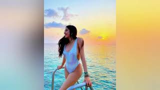 HOT AND SEXY LOOK OF JANHVI KAPOOR BODY (BOLLYWOOD INDUSTRY HOTTEST ACTRESS)