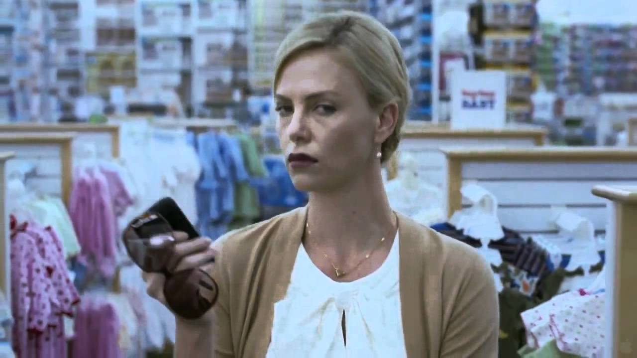 сериал про богатую девушку. бедная девушка нашла новую работу сиделкой. бедная девушка нашла новую работу сиделкой. бедность девушка. молодая уборщица.