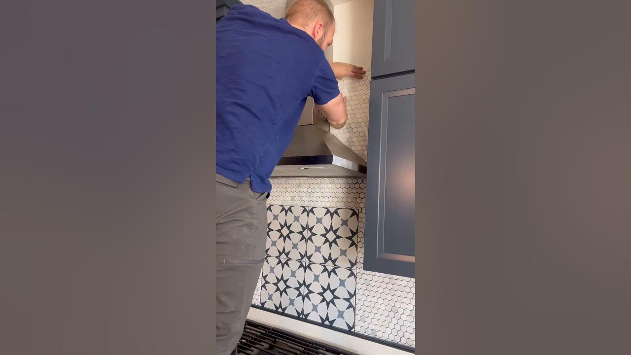 Installing Backsplash Tile with Musselbound Tile Adhesive 