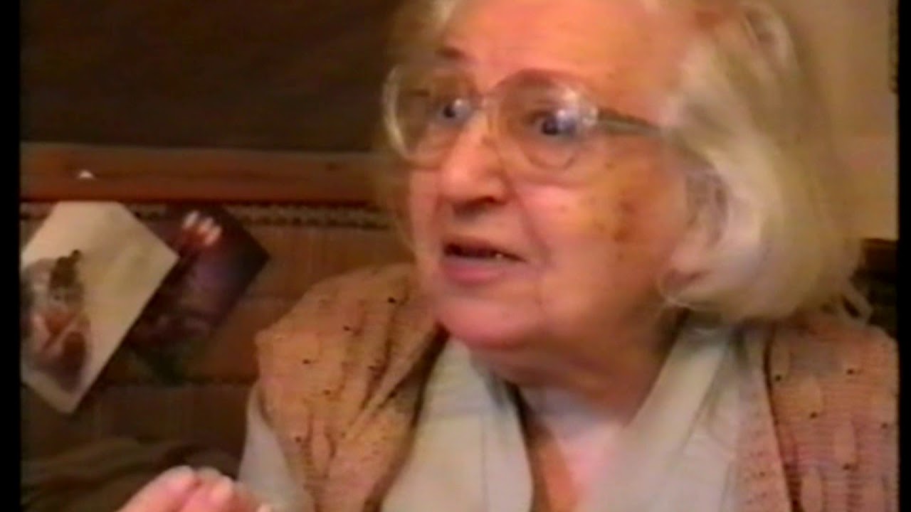 Короткое русское видео с разговорами. Бабушка Клэр в жизни. Баба си Куперман. Почему Клер живёт с бабушкой.
