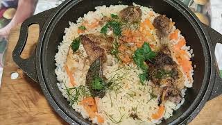 Рис, тушенный с овощами и курицей в духовке.