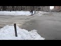 В центре Днепра из-под люка бежит горячая вода