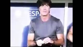 Jogi Löw riecht an seinem Arsch EM 2016 - Jogi Löw sniffs on his ass