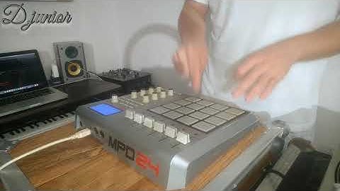 Akai MPD 24