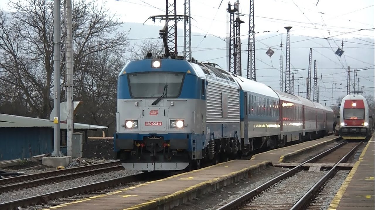 Zr/Ex/EC 220 FATRA v stanici Púchov