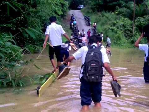 Abg smp 6 haruai Banjir.3gp