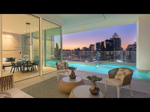 Videó: Luxus penthouse lakás lélegzetelállító színösszeállítással