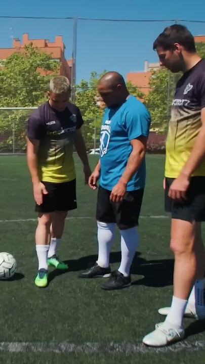 Roberto Carlos explains his Power Shot Tutorial ⚽️🚀 #Shorts