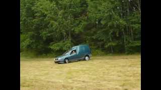 Auto v rukou šílence - nezletilý týpek si myslí, že má motokáru