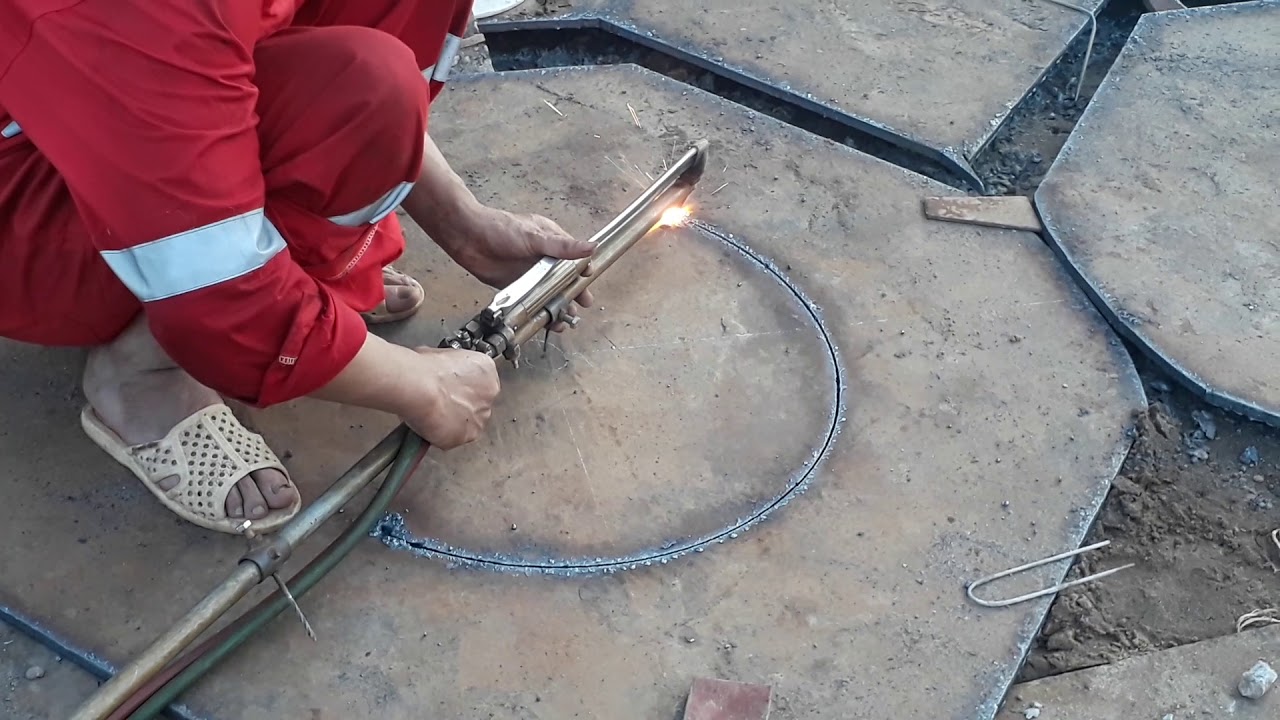 Cận cảnh cắt tạo vòng tròn,cắt tấm thép bằng gas và oxy - youtube