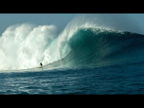 Laura Enever Sets New GUINNESS WORLD RECORDS™ Title for Largest wave surfed paddle-in (female)