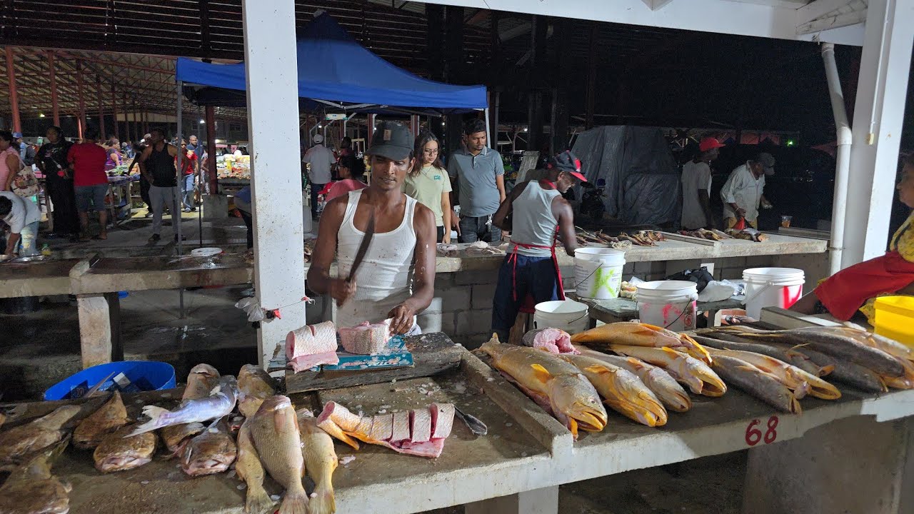 LEONORA MARKET VERY BUSY FRIDAY....
