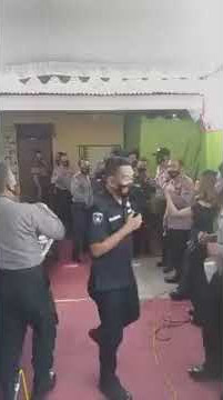Tarik Sis... Semongko ..  POLISI ASIK DANGDUTAN !!