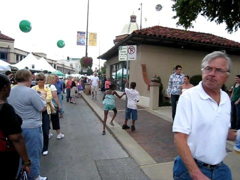 Videó: A Plaza Art Fair Kansas Cityben