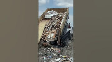 Quick dump run—full trailer, smooth exit, minor fence tap 😅#Shorts #JunkRemoval #TrailerLife #junk